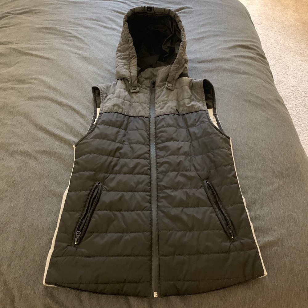 Goliath men’s medium vest with hood